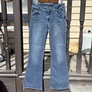 SILVER Woman's 31x33 Flair Leg Low-Rise Med-Wash Jeans